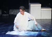 「トップスター翼和希 REVUE SHOW！」より。ⓒOSK日本歌劇団