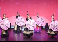 「トップスター翼和希 REVUE SHOW！」より。ⓒOSK日本歌劇団