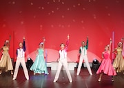 「トップスター翼和希 REVUE SHOW！」より。ⓒOSK日本歌劇団