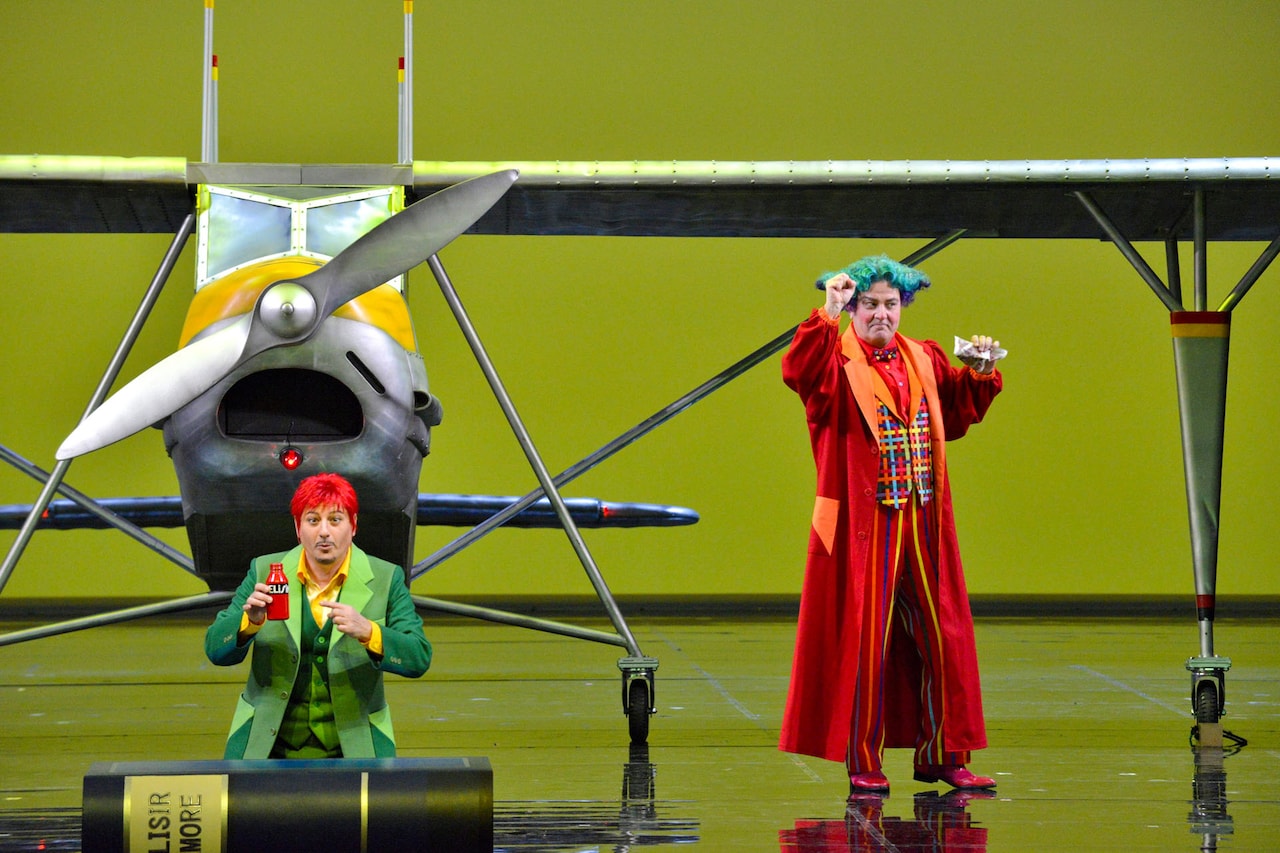 新国立劇場「愛の妙薬」より。（撮影：三枝近志）