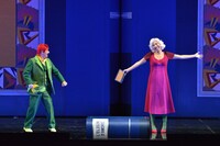 新国立劇場「愛の妙薬」より。（撮影：三枝近志）