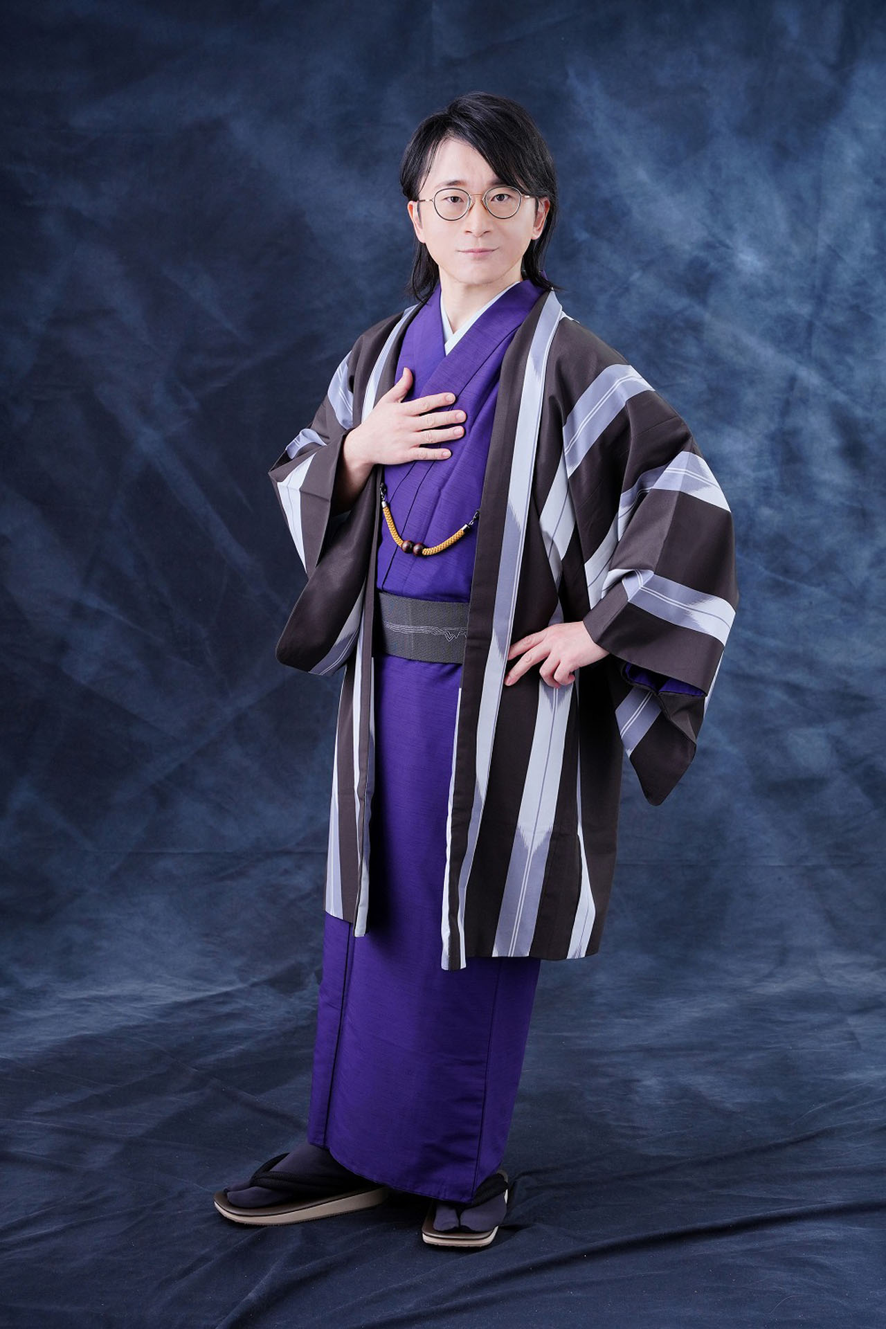 阿部敦のソロビジュアル。