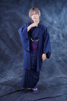 岡本信彦のソロビジュアル。