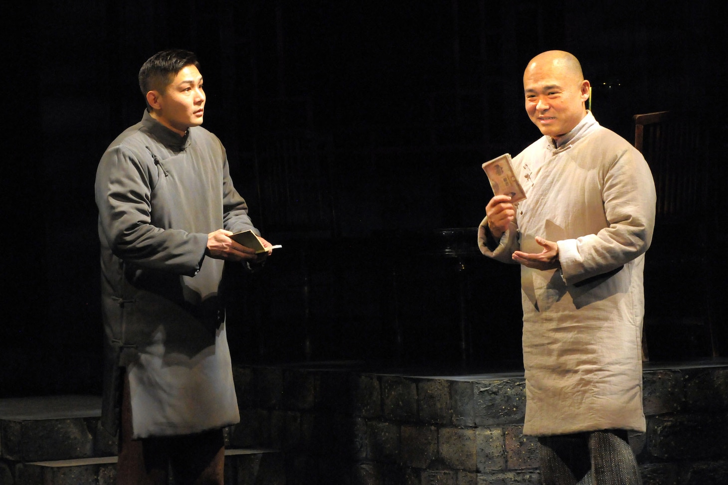 劇団青年座 第264回公演「鵺が疾る」より。（撮影：坂本正郁）