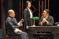 劇団青年座 第264回公演「鵺が疾る」より。（撮影：坂本正郁）