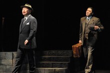 劇団青年座 第264回公演「鵺が疾る」より。（撮影：坂本正郁）