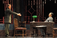 劇団青年座 第264回公演「鵺が疾る」より。（撮影：坂本正郁）