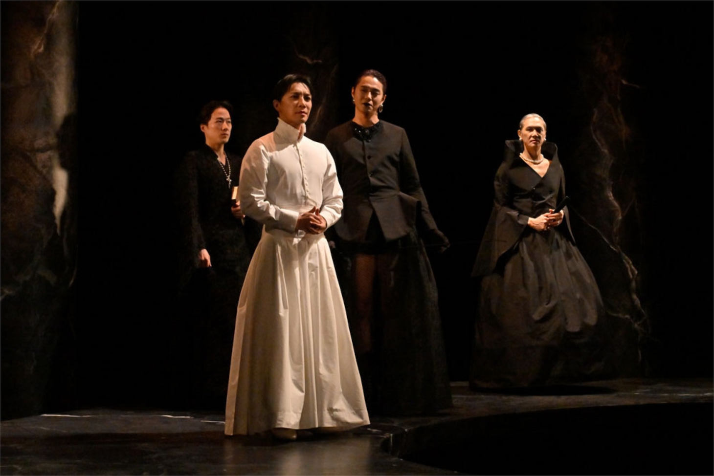 「サド侯爵夫人」より。