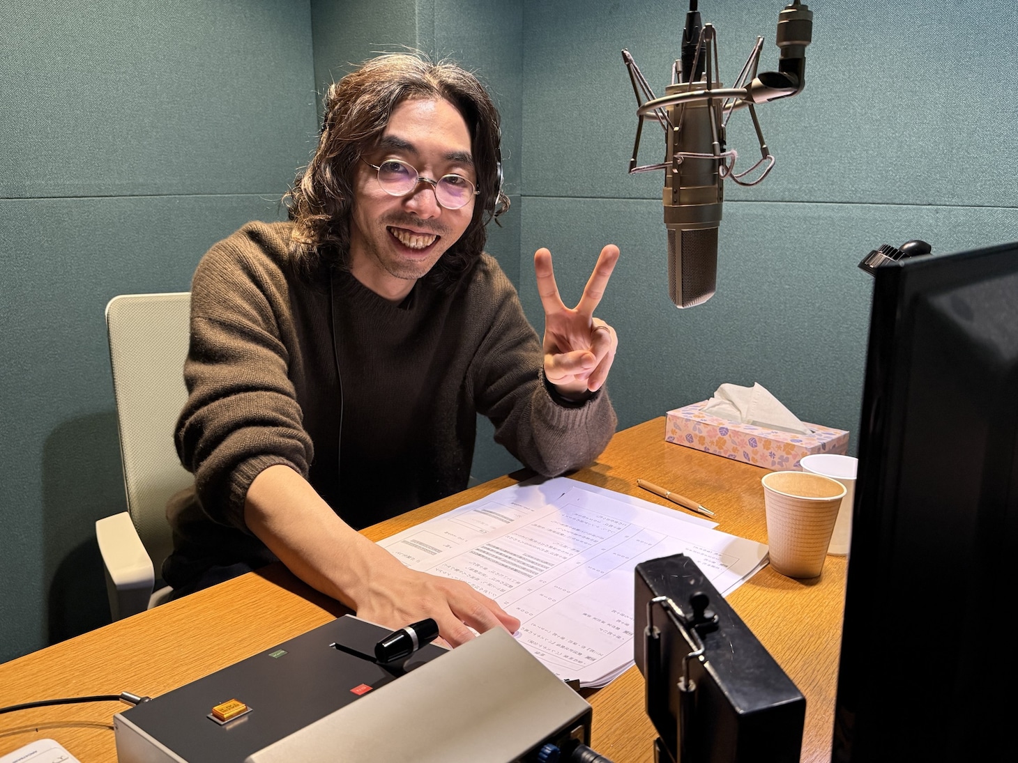 BS12スペシャル「カリスマ亡きあとの僕たちは ～劇団唐組・テント芝居の日々～」の収録風景より、ナレーションを務めた柄本時生。