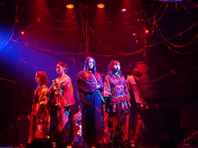 「女郎蜘蛛」より。（撮影：S-SIZE ©「女郎蜘蛛」製作委員会）