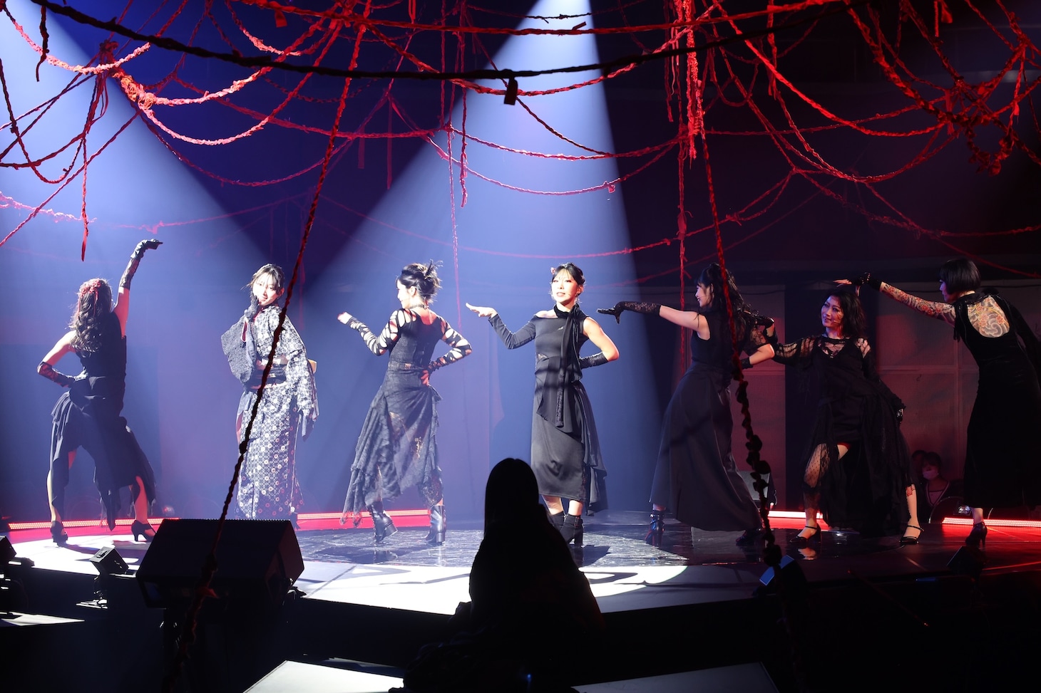 “毒婦”8人の物語を描き出す、仲万美×中屋敷法仁「女郎蜘蛛」開幕