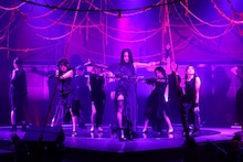 “毒婦”8人の物語を描き出す、仲万美×中屋敷法仁「女郎蜘蛛」開幕