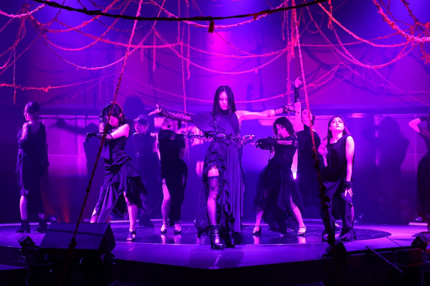 “毒婦”8人の物語を描き出す、仲万美×中屋敷法仁「女郎蜘蛛」開幕