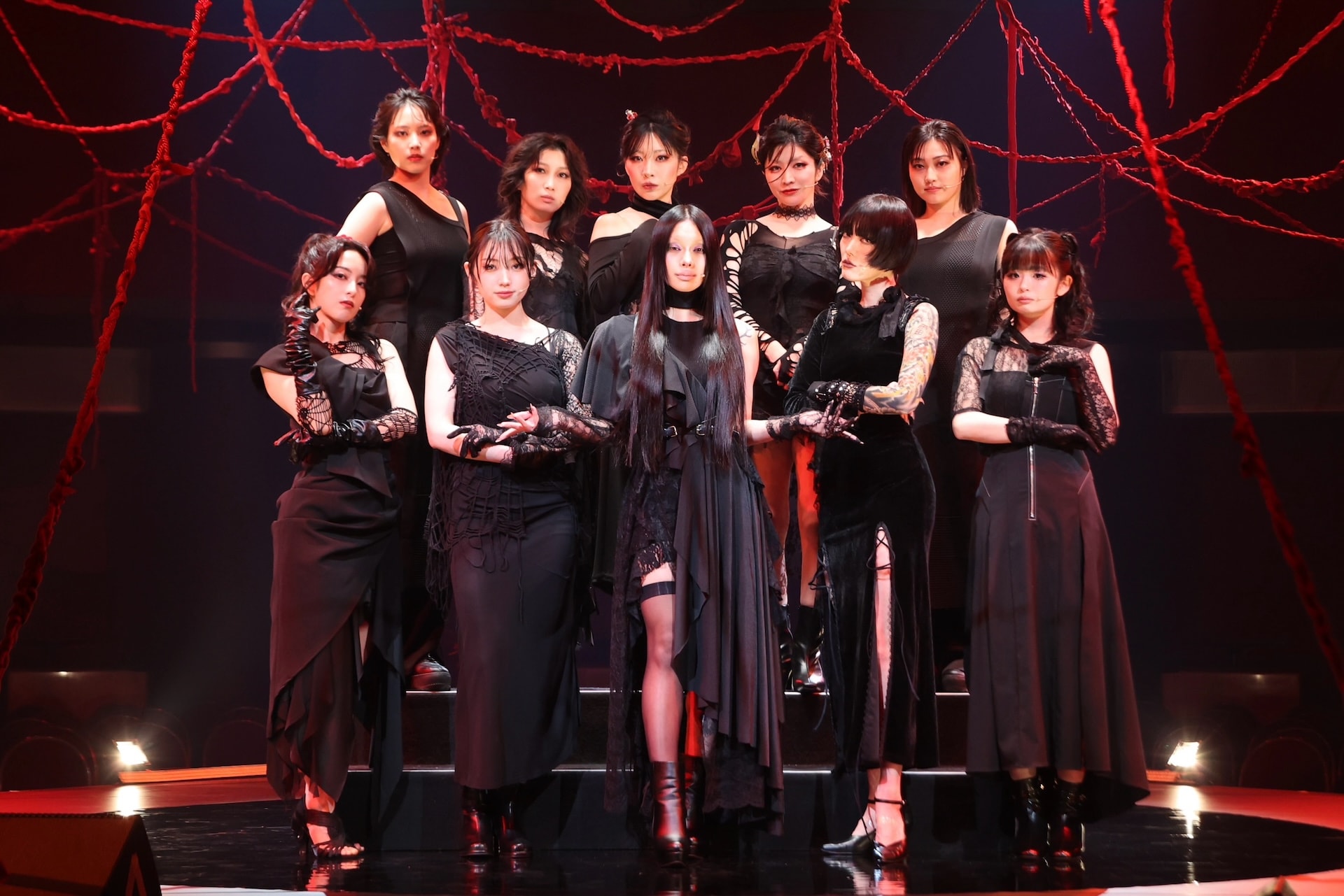 毒婦”8人の物語を描き出す、仲万美×中屋敷法仁「女郎蜘蛛」開幕（舞台