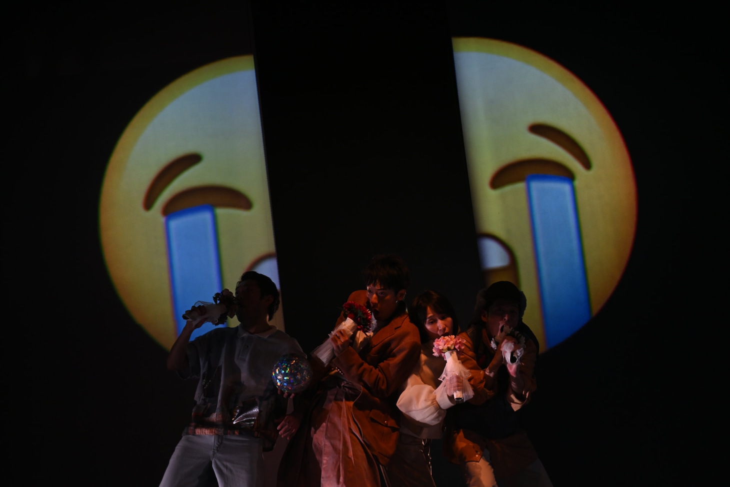 範宙遊泳「われらの血がしょうたい」より。（撮影：雨宮透貴）