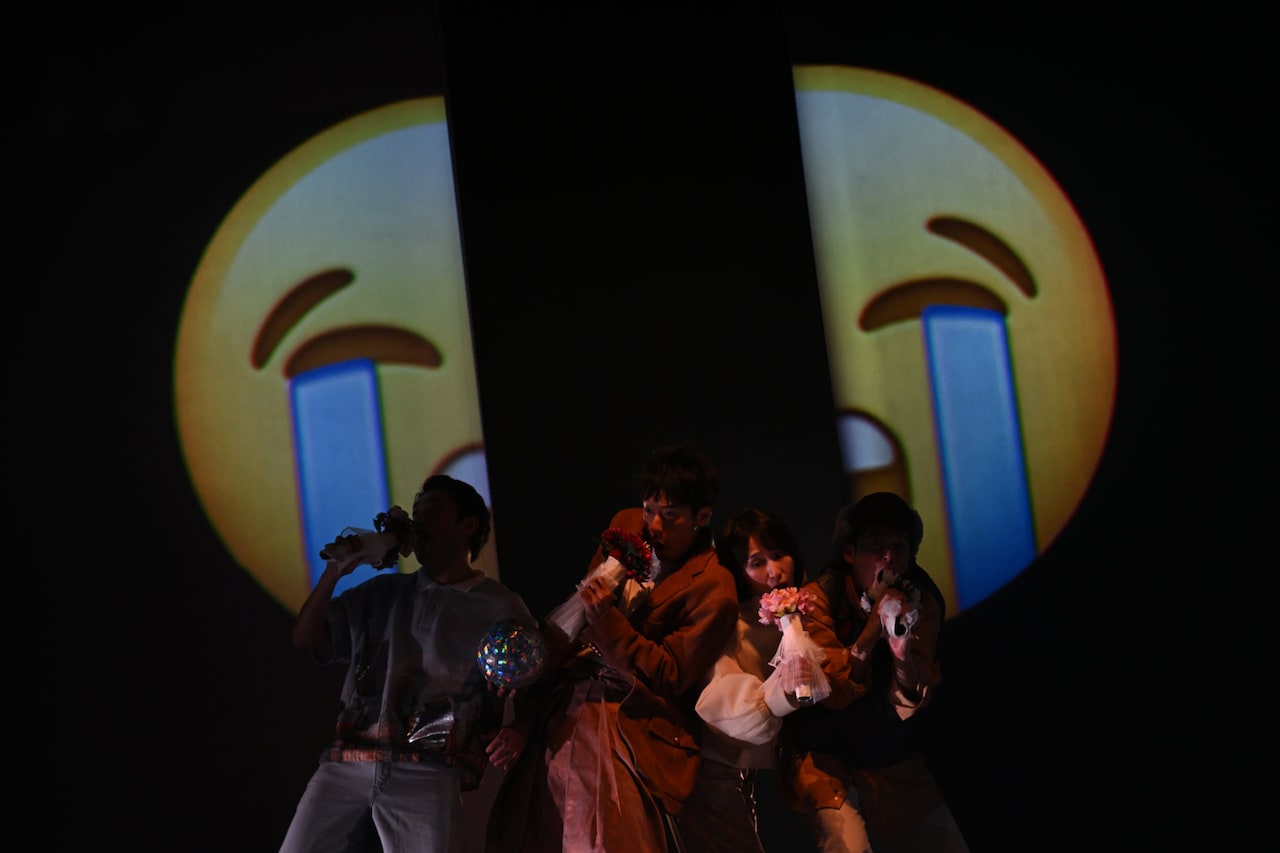 範宙遊泳「われらの血がしょうたい」より。（撮影：雨宮透貴）