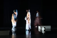 範宙遊泳「われらの血がしょうたい」より。（撮影：雨宮透貴）