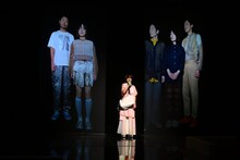 範宙遊泳「われらの血がしょうたい」より。（撮影：雨宮透貴）