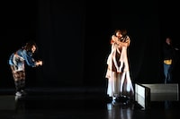 範宙遊泳「われらの血がしょうたい」より。（撮影：雨宮透貴）