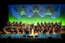 「第11回 平原綾香 Jupiter 基金 My Best Friends Concert ～顔晴れ（がんばれ）こどもたち～ with Orchestra スぺシャルゲスト : 井上芳雄」より。（Photo by Hiroki Nishioka）