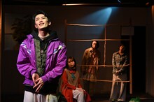 譜面絵画「プレミアムの果て」より。（撮影：大川あやの / 譜面絵画）