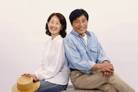 加藤健一事務所 vol.123「Flowering Cherry～夢見るチェリー～」より、加藤健一と山本郁子のビジュアル。