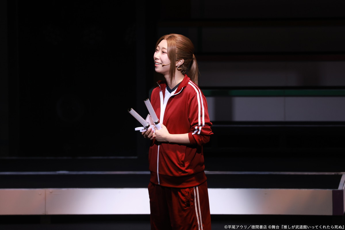 舞台「推しが武道館いってくれたら死ぬ」より。