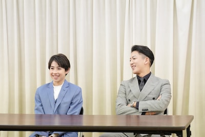 「連獅子」記者会見より、左から尾上眞秀、尾上右近。