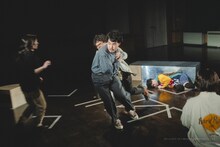 ブルーエゴナク「エァ-知らない人の胸の中でねむりたくなる-」より。