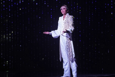 宝塚歌劇星組「ギャラクシーレヴュー『DYNAMIC NOVA』」より。