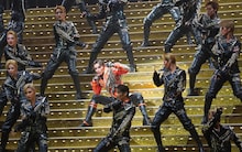 始まるぞ！“大好き”叫べ、暁千星＆詩ちづる新トップコンビの宝塚歌劇星組「恋する天動説」東京で