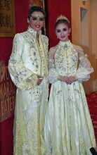 始まるぞ！“大好き”叫べ、暁千星＆詩ちづる新トップコンビの宝塚歌劇星組「恋する天動説」東京で