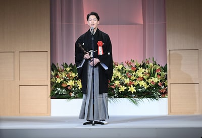 杉村春子賞を受賞した尾上右近。