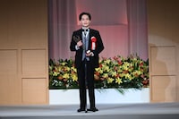 最優秀男優賞を受賞した亀田佳明。