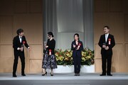 優秀作品賞を受賞した公演関係者。