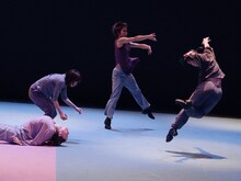 Co.山田うん「楽興の時」より。（Photo by Hiroyasu Daido）