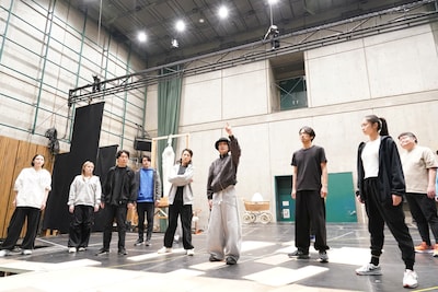 音楽劇「コーカサスの白墨の輪」稽古の様子。（撮影：田中亜紀）
