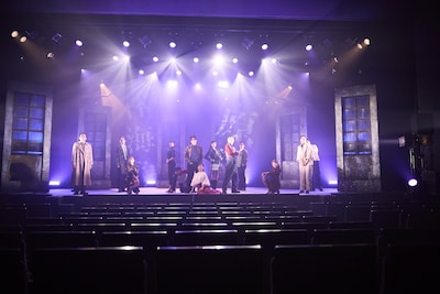 舞台「私立探偵 濱マイク -罠- THE TRAP」より。（©林海象／舞台「私立探偵 濱マイク」製作委員会2026 / 撮影：鈴木崇志）