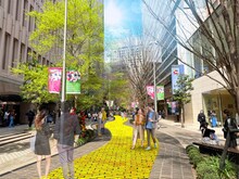 日比谷に黄色いレンガ道とチューリップ畑が出現、映画「ウィキッド」との多彩コラボが明日開始