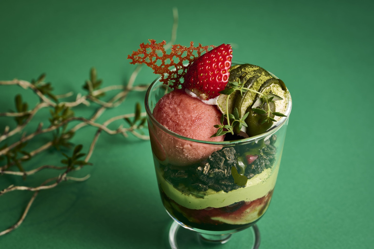 ふたりの魔女のパルフェ ベリーと抹茶（REVIVE KITCHEN THREE / 2F）