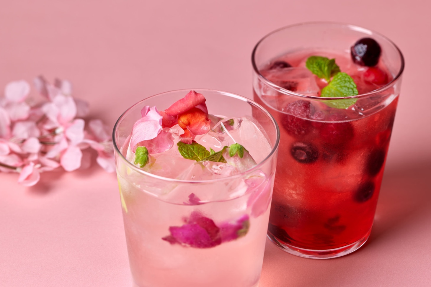 春を彩るウィキッドソーダ（ローズレモネード / ラズベリーレモネード）（Q CAFE by Royal Garden Cafe / 6F）