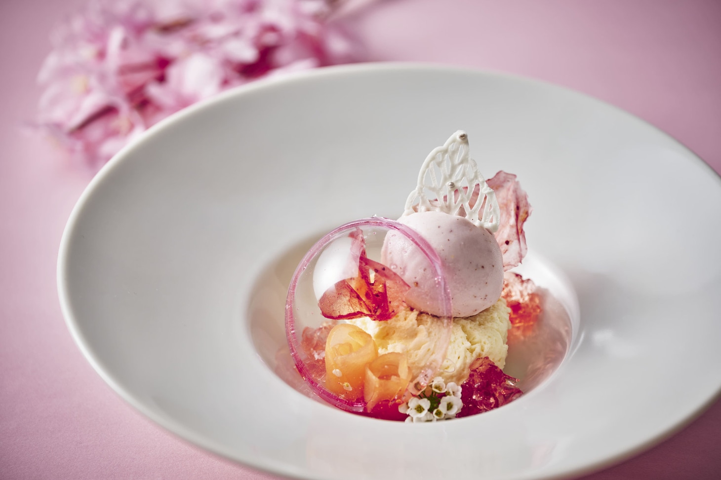 グリンダ・ロゼ～熊本県イチゴとホワイトチョコのムース～（DRAWING HOUSE OF HIBIYA / 6F）