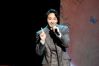 「歌は天気のように リプライズ」を歌唱する小関裕太。