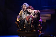 ケムリ研究室no.4「ベイジルタウンの女神」再演（2025年）より。（撮影：引地信彦）