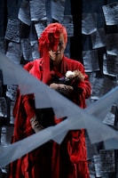 市民と創造する演劇「赤鬼」舞台手話通訳付きバージョンより。