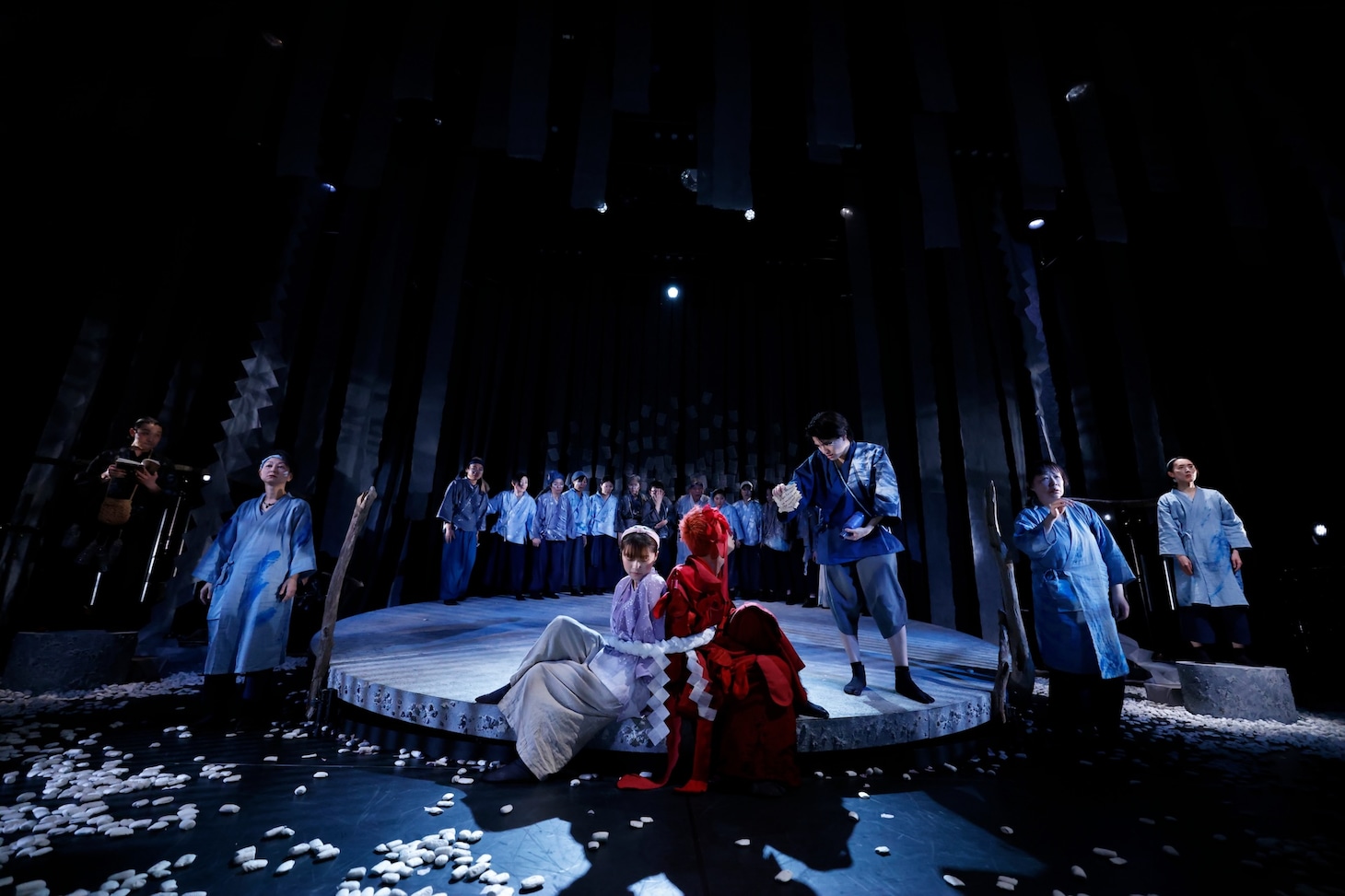 市民と創造する演劇「赤鬼」舞台手話通訳付きバージョンより。