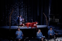 市民と創造する演劇「赤鬼」舞台手話通訳付きバージョンより。