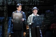 筧利夫が国語学者・花見万太郎役演じる、こまつ座「国語事件殺人辞典」東京で開幕