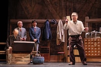 こまつ座 第157回公演「国語事件殺人辞典」より。