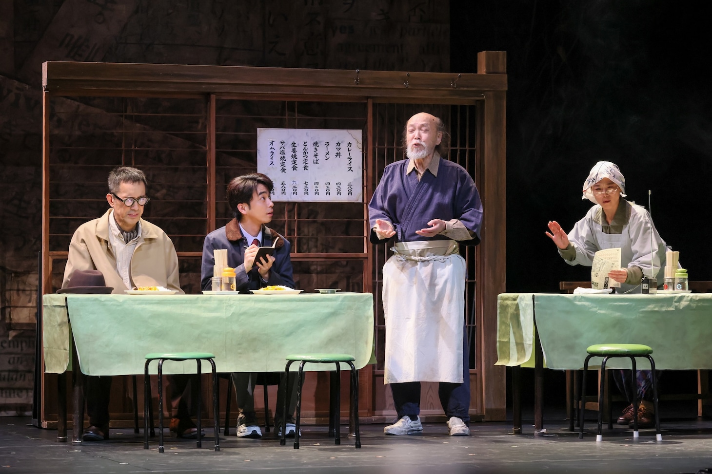 こまつ座 第157回公演「国語事件殺人辞典」より。